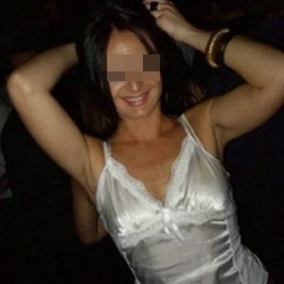 Belle femme veut se faire fister le cul sur Uccle