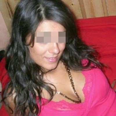 Belle femelle pour une pipe baveuse sur Mons