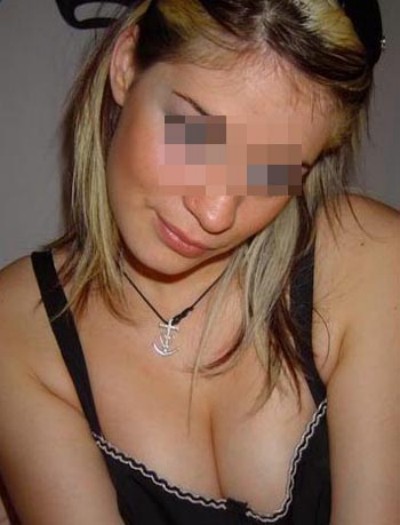Femme très cochonne veut rencontrer un homme ouvert d'esprit avec qui jouer à Uccle