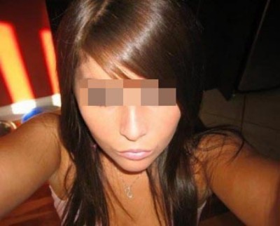 Belle fille chaude désirerait une bite sans poil à gober à Tournai