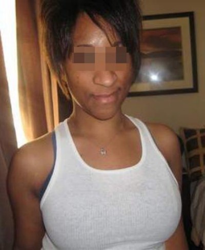 Jolie jeune Femme à Bruxelles appréciant les plans baise