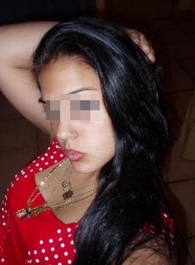 Chiennasse cherche un beau brun pour une dilatation extrême sur Anderlecht