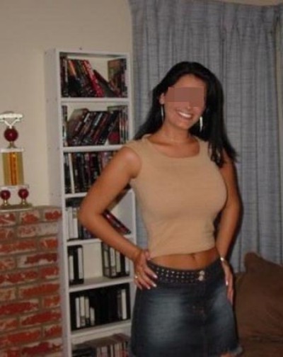 Belle fille recherchant un amant régulier pour une pipe sans capote à Mons