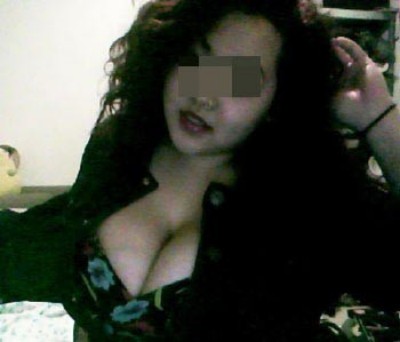 Fille très chaude cherche un bon baiseur pour un rdv sur Schaerbeek
