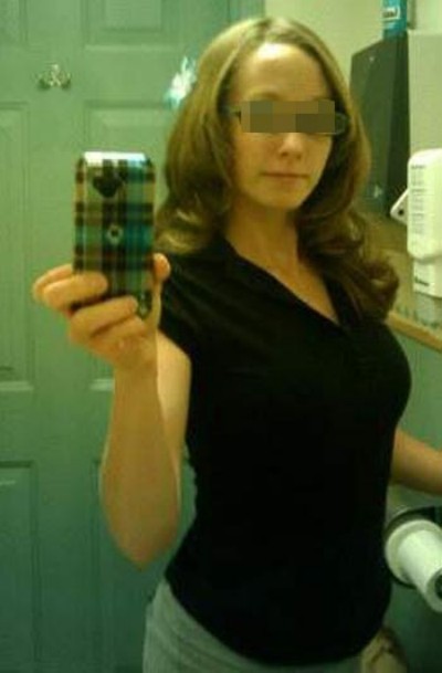 Belle coquine à forte poitrine voulant baiser à Namur