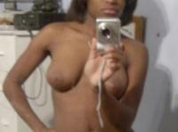 Véritable cochonne qui aime les pipes profondes