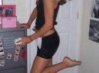 Petite gonzesse désire de queues de plus de 20cm à sucer sur Liège