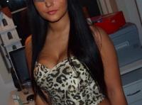 Petite avaleuse désirant sucer une queue bien épaisse à Liège